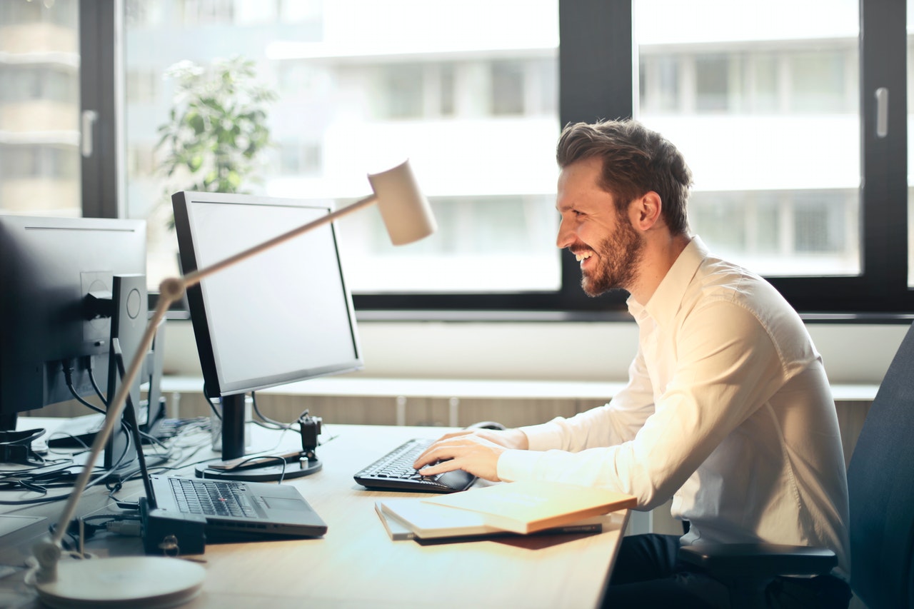 Como trabalhar para uma empresa pela internet